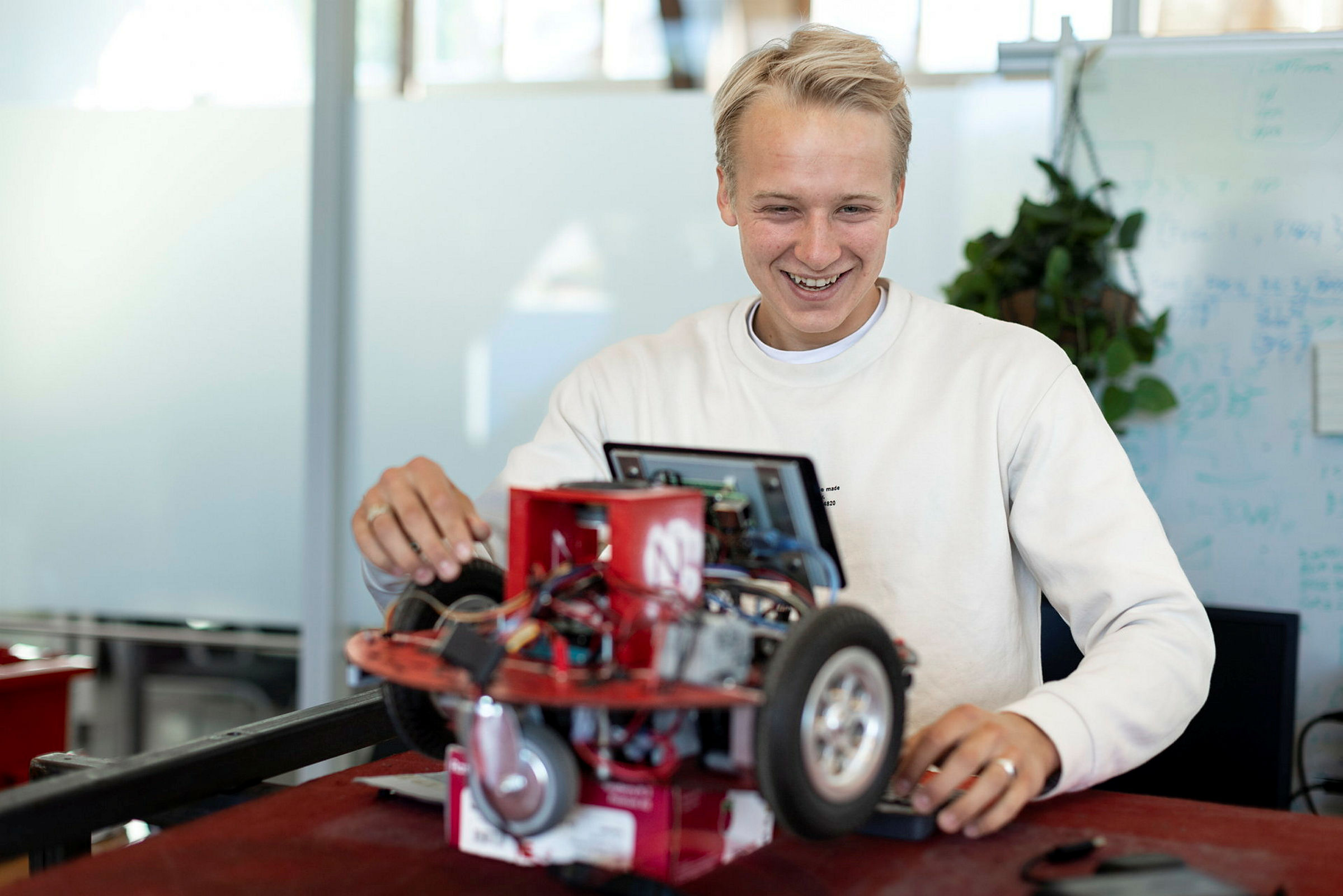 Bildene er tatt i slutten av august 2022. Nye studenter ved Realtek har første prosjektdager.