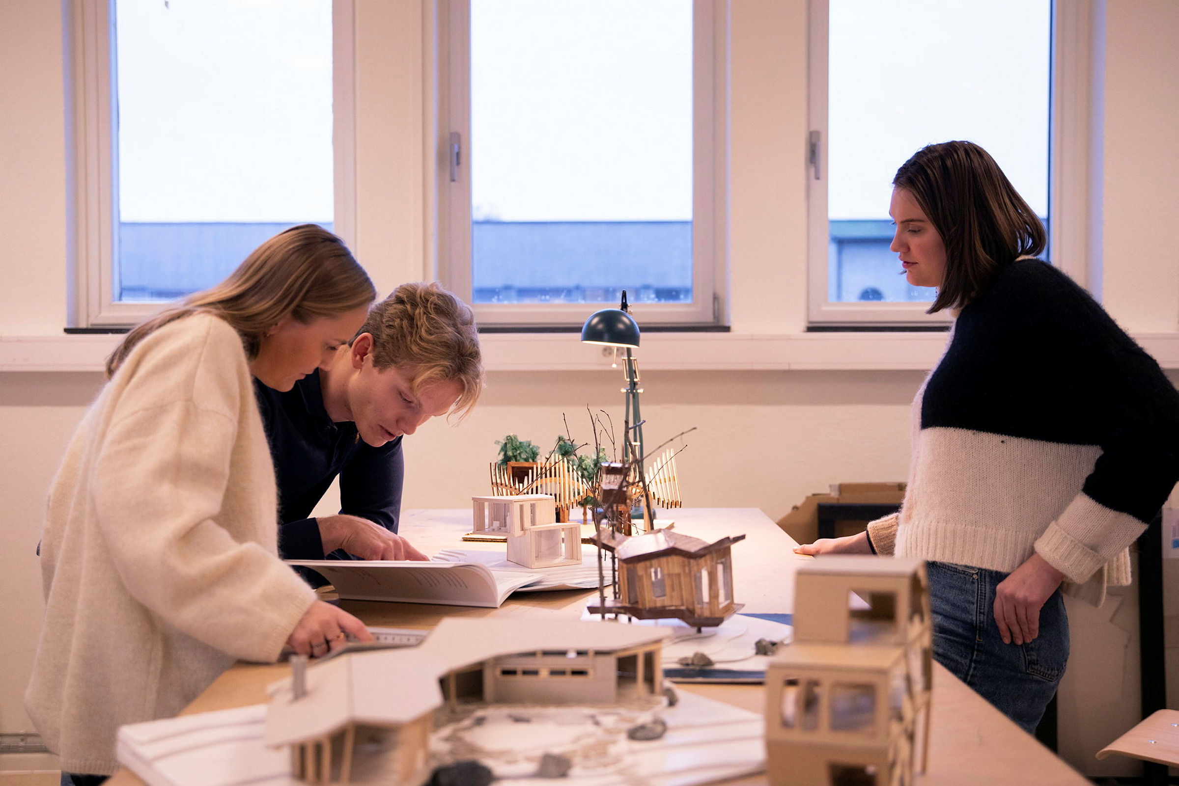 REALTEK
Foto tatt ifm. rekrutteringsfilmer.
Bildene viser studenter i forskjellige miljøer.
Produksjonsselskap MANUS