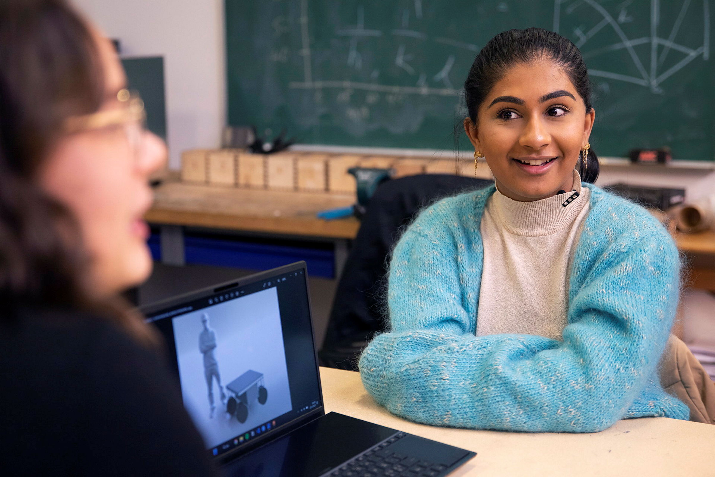 REALTEK
Foto tatt ifm. rekrutteringsfilmer.
Bildene viser studenter i forskjellige miljøer.
Produksjonsselskap MANUS