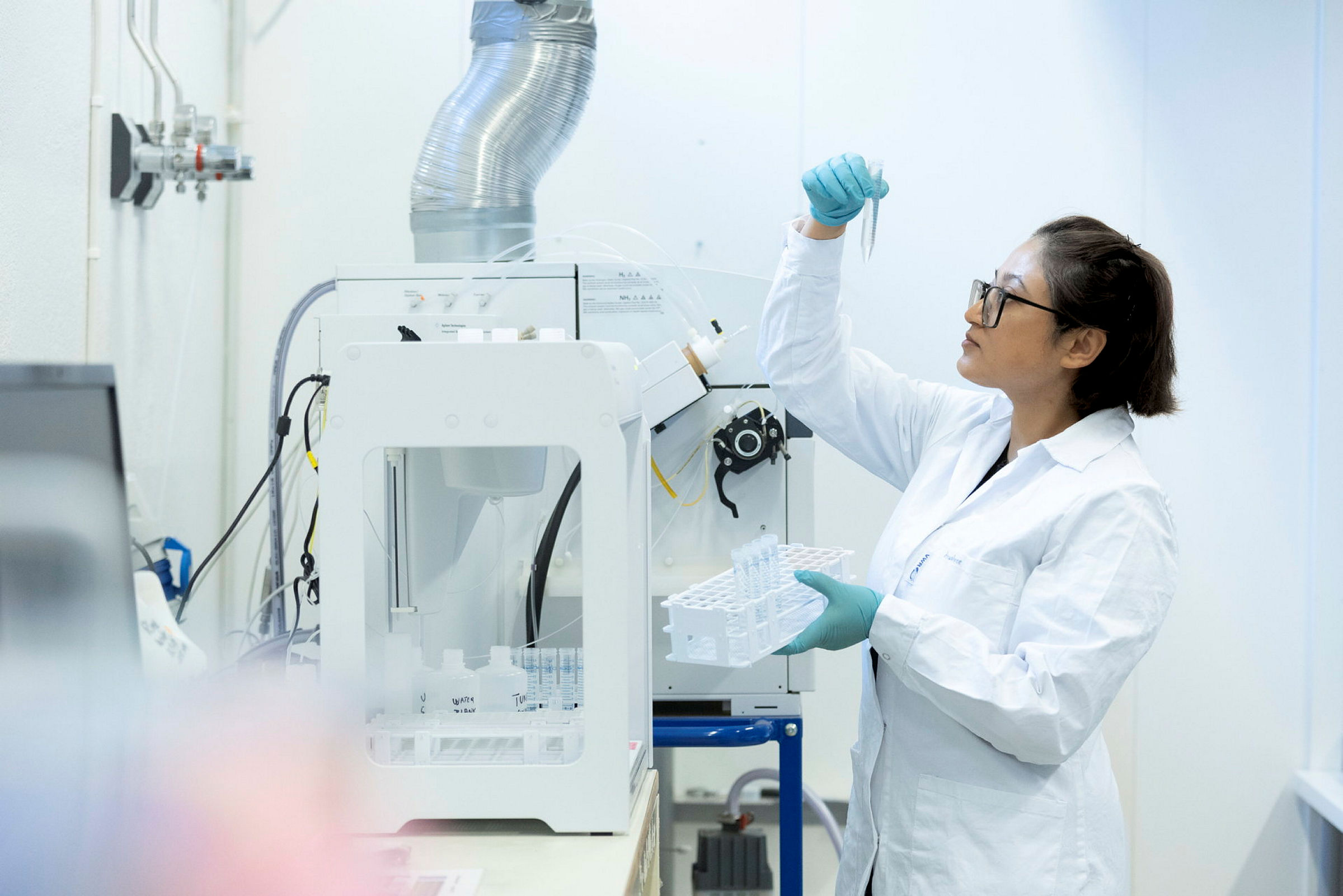 Diverse foto med studenter på Waterlab 
hos Realtek.

Samtykke til bruk er innhentet.