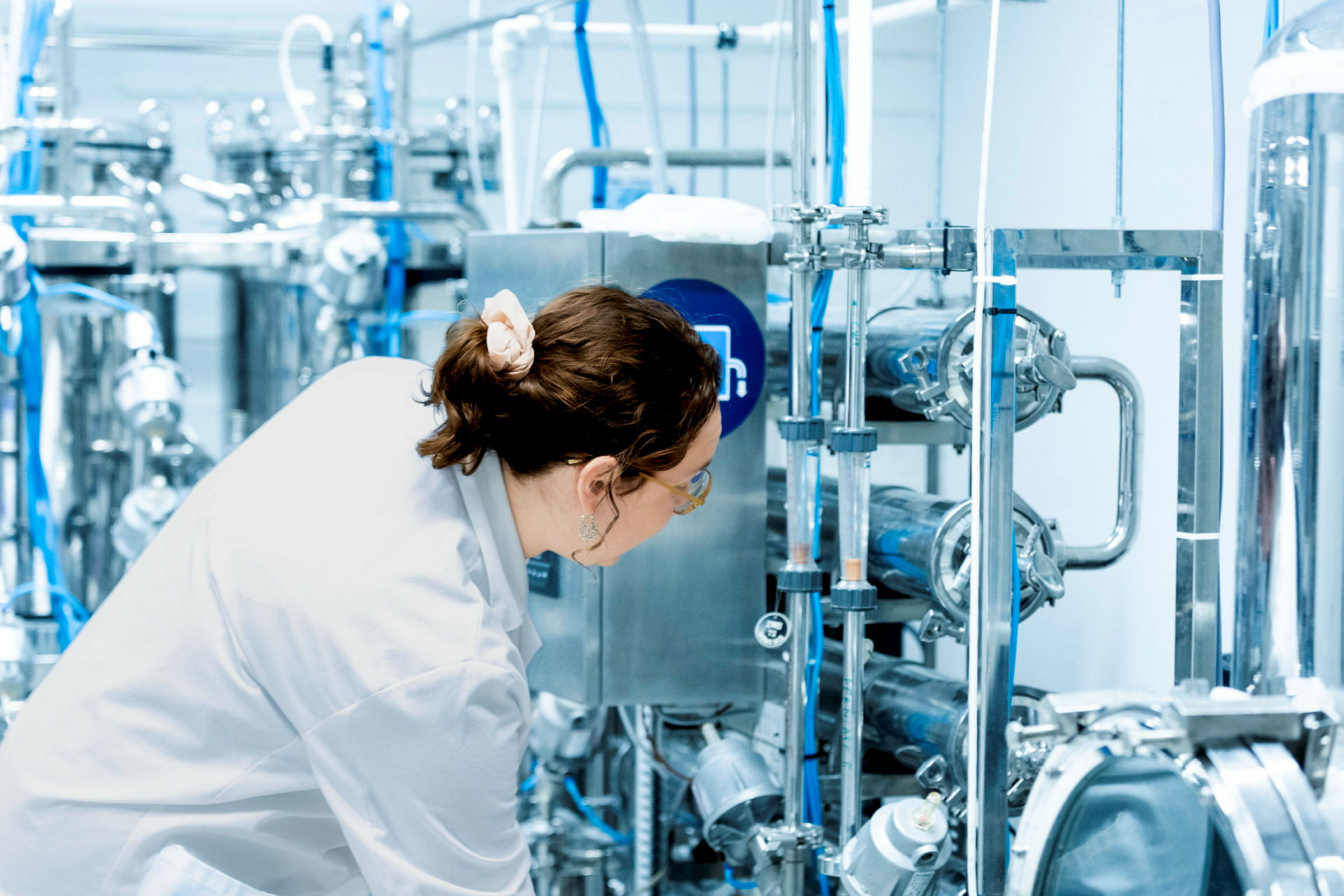 Diverse foto med studenter på Waterlab hos Realtek.Samtykke til bruk er innhentet.