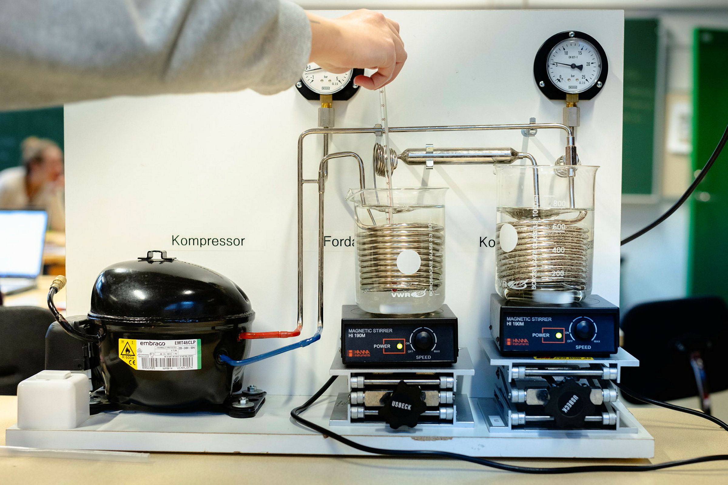 Fakultet for realfag og teknologi
Kurs FY155

Studenter fotografert på lab.
Samtykke fra studentene er innhentet.