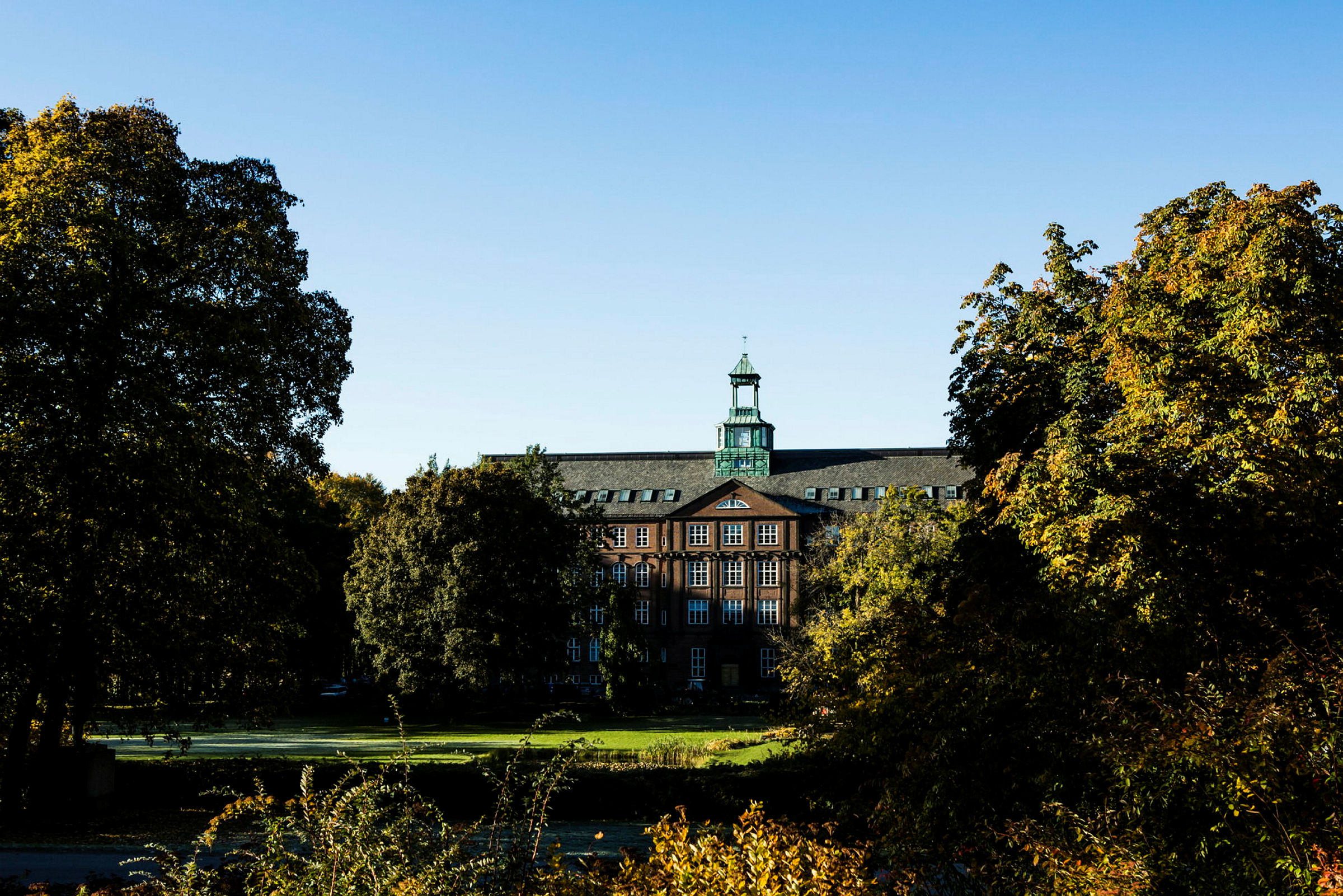 Tårnbygningen på UMB, sett fra østsiden.