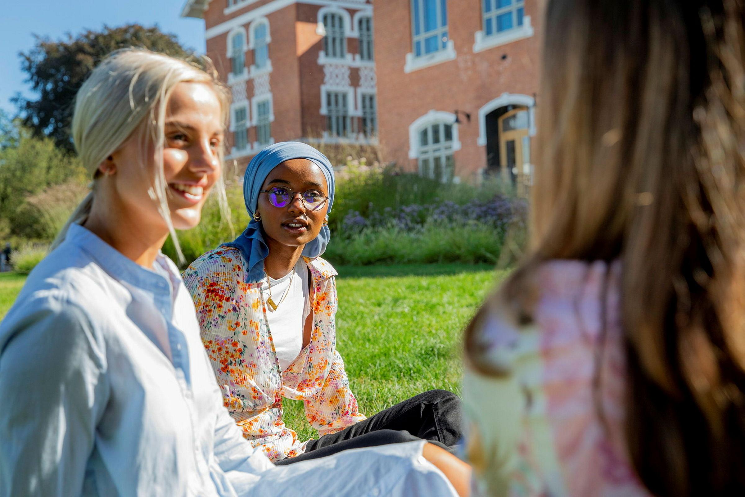Bildet er tatt i forbindelse med den genrelle rekrutteringskampanjen for studenter 2021. personene på bilde er modellklarert