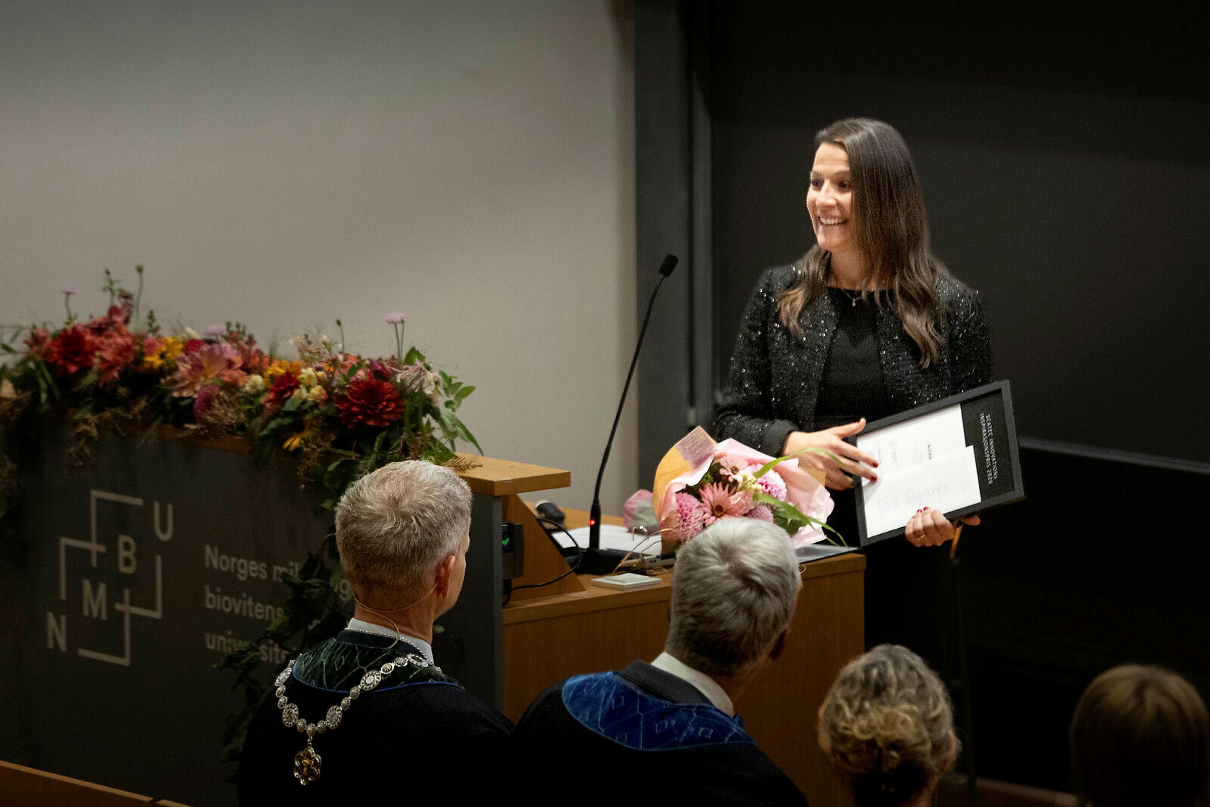 Doktorgradsseremonien-2026
Scatec Innovations Inspirasjonspris 2026
Prisutdeler
Tone Bjørseth-Andersen Chair of the Board
Prismottaker
Nora Digranes for forskingsprosjektet antiFENT