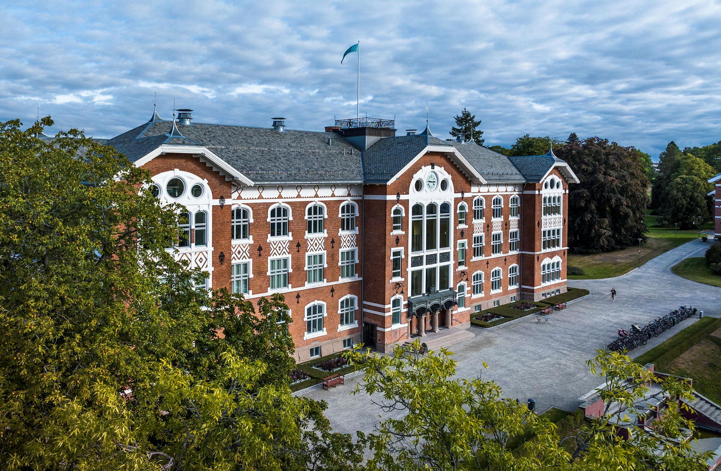 Urbygget fotografert med drone sett fra Tårnbygningen.