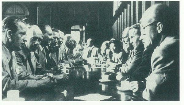 Foundation meeting at Jesus College in Cambridge in 1948. Elise Sørsdal was one of the founding members. (Image from Magne Bruun, 75 år for landskap og utemiljø: Norske landskapsarkitekters forening 1929-2004 (NHL, 2004) , p. 164. Original image CIVA,