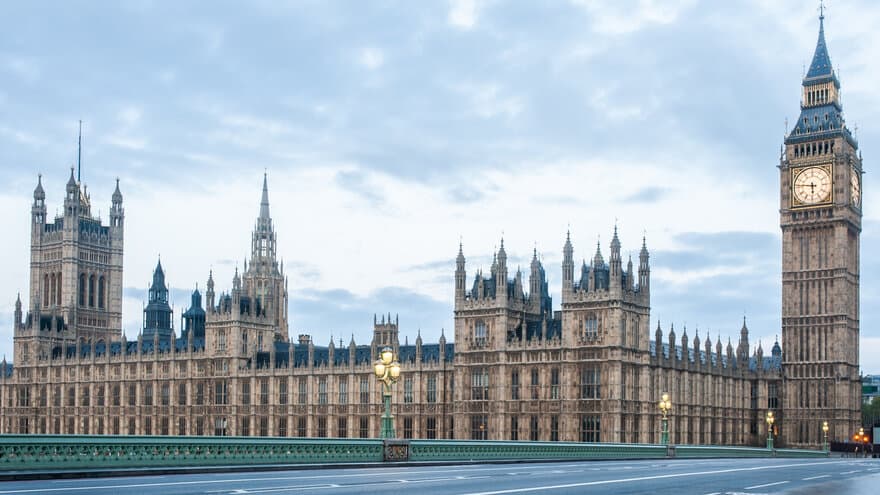 Panoramic view of the Houses of Parliament, Palace of Westminster, Houses of Commons and Westminster Bridge. London, UK.