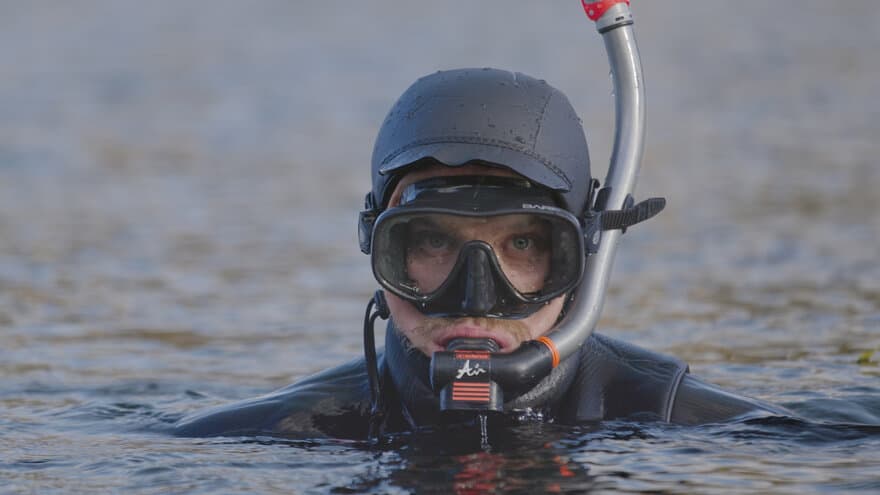 Alexander Ugland dykker i Oslofjorden.