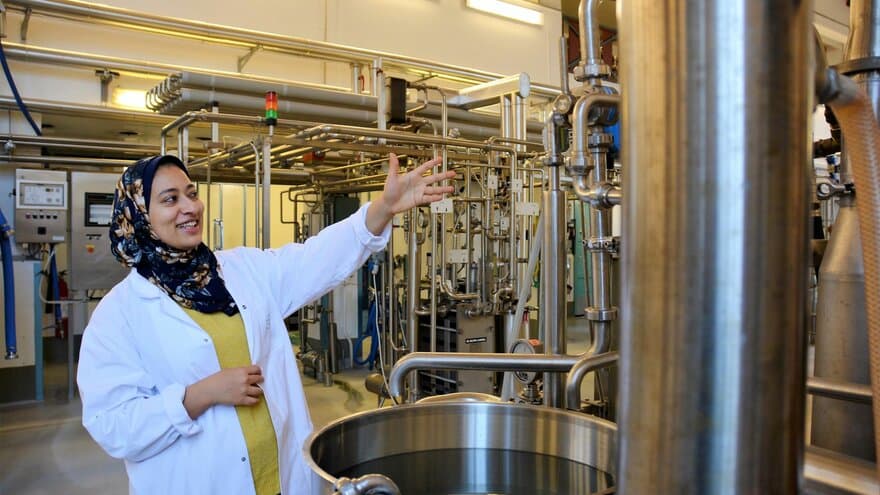 NMBU phd Sara Mohamed Gaber Mohamed with the microfiltration unit which allows separation or concentration of milk macro-components like proteins. The unit is composed of a membrane module, a retentate circulation pump and a permeate circulation pump, pre