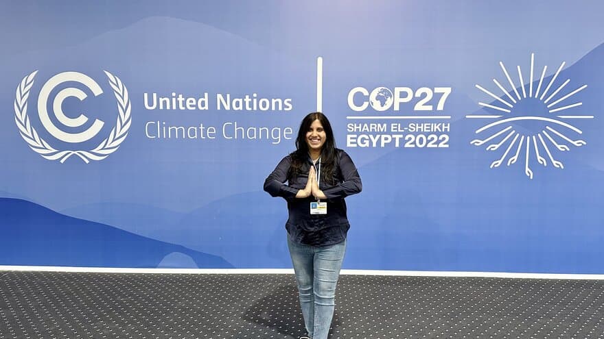 Som masterstudent fikk Nisha Jha reise til COP 27 som observatør fra NMBU. Her er hun på konferansen i Sharm el-Sheik. 