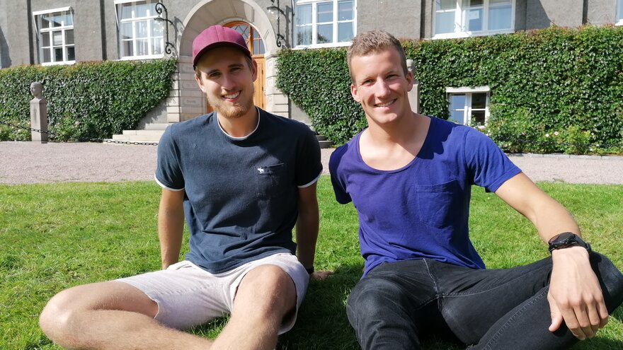 Brage Bærheim (t.v.) og Magnus Dypvik er to av de 16 nye mannlige veterinærstudentene. 
