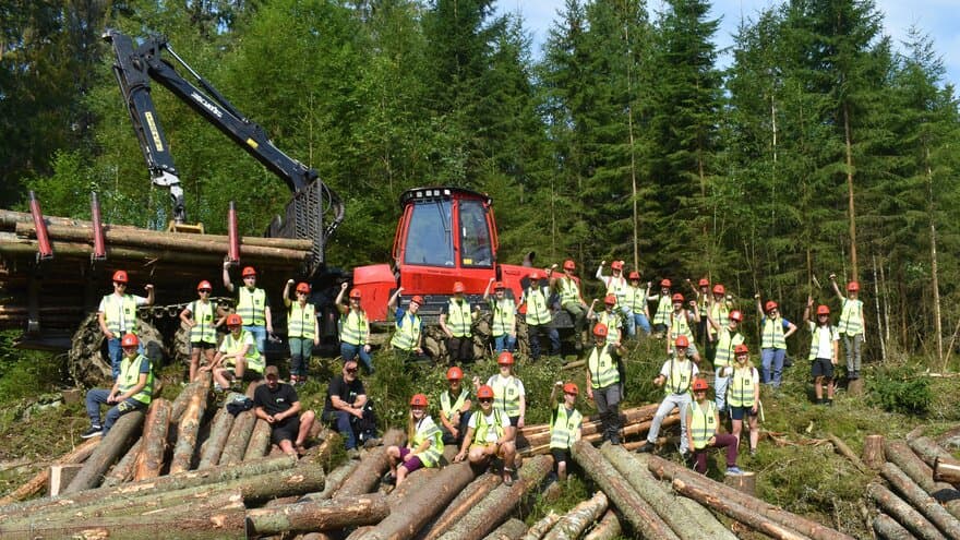 Førsteårsstudentene på skogfag 2020 besøkte en drift i Ytre Enebakk sammen med Viken Skog. 