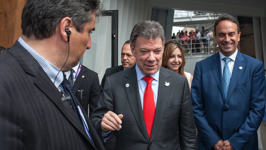 I desember 2016 mottok den colombianske presidenten, Juan Manuel Santos, Nobels fredspris for fredsprosessen i Colombia. I året etter har 56 sosiale ledere mistet livet og den colombianske regjeringen fortsetter å snakke om disse drapene som om de var til