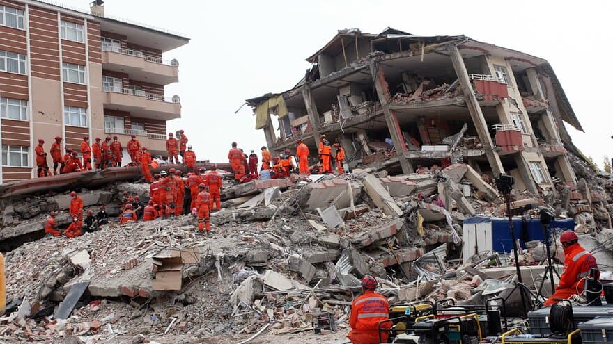Sammenraste hus etter jordskjelvet i Van i Tyrkia 25. oktober 2011. 604 mennesker omkom.
