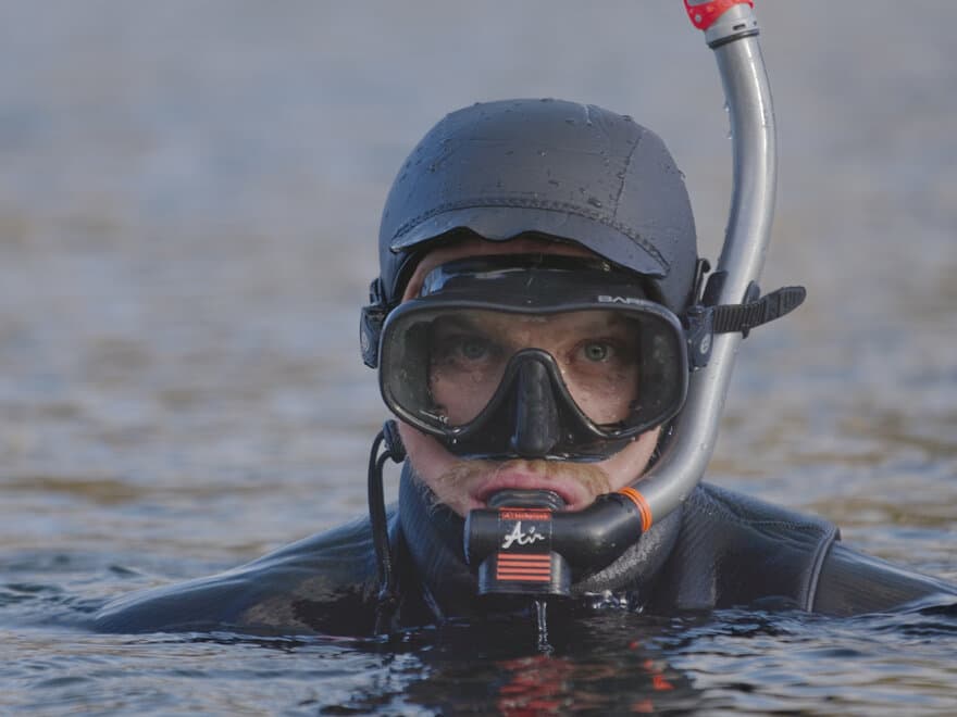 Alexander Ugland dykker i Oslofjorden.