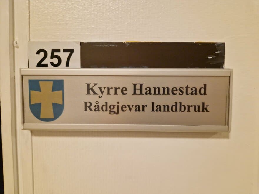 Dørskiltet til Kyrre Hannestad