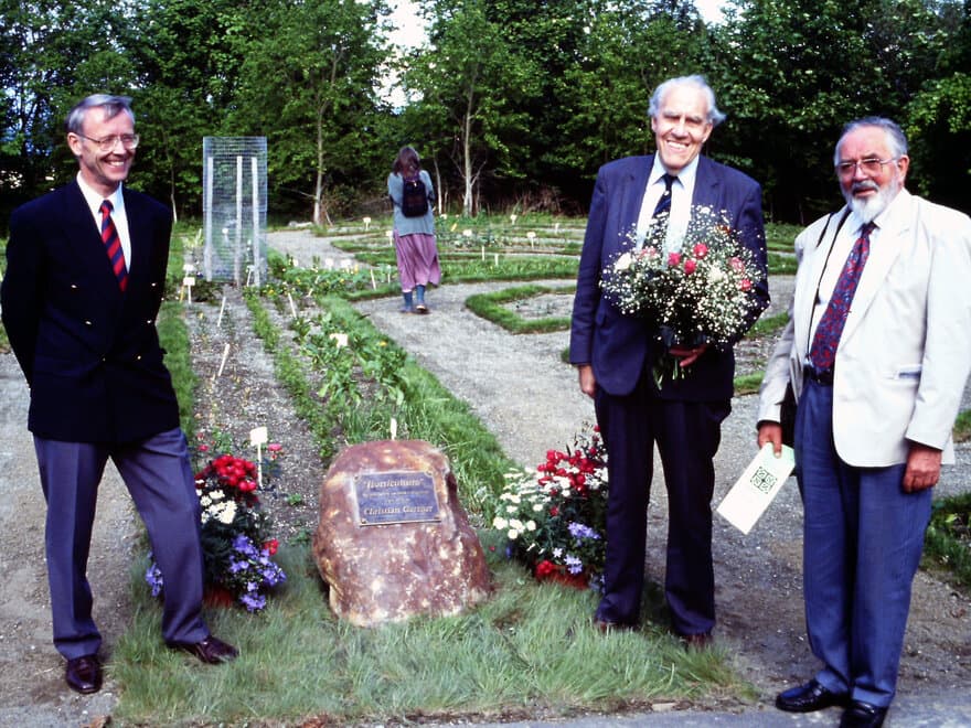 Boken ‘Horticultura’ ble lansert med et lite seminar i Renessansehagen på Ringve Botaniske hage i 1994 i nærvær av bla. forfatterne og professor Olav Gjærevoll, Norges første miljøvernminister. 