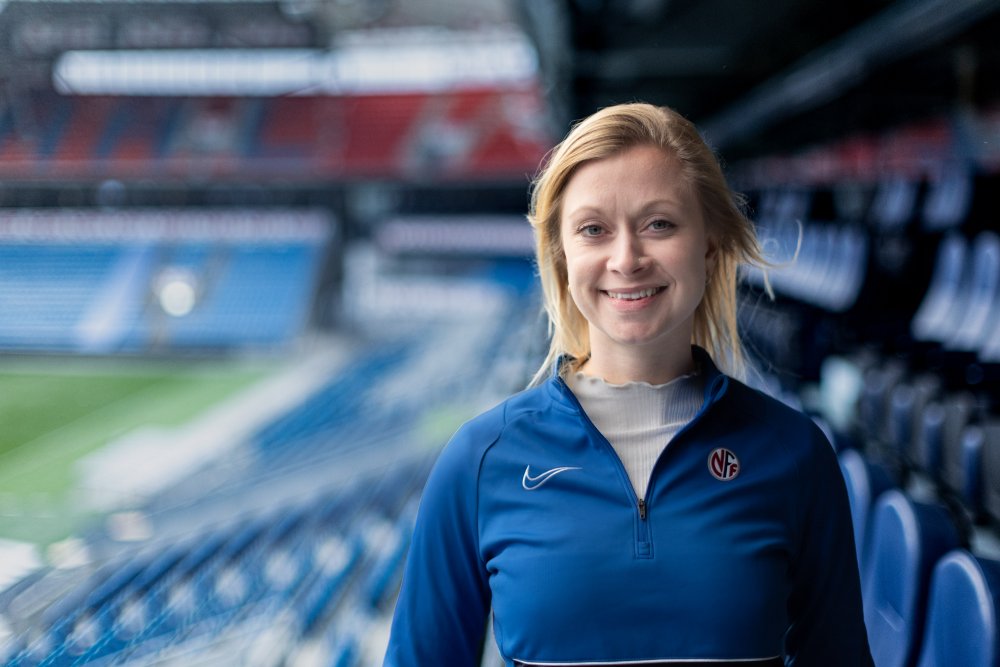 Bilde av NMBU-alumn Iselin Shaw of Tordarroch, som jobber med menneskerettigheter i Norges Fotballforbund.